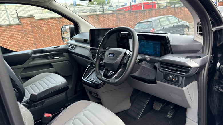 Ford Tourneo Custom 340 L1 Electric Rwd 160kW 65kWh H1 Titanium X 8 seater Auto